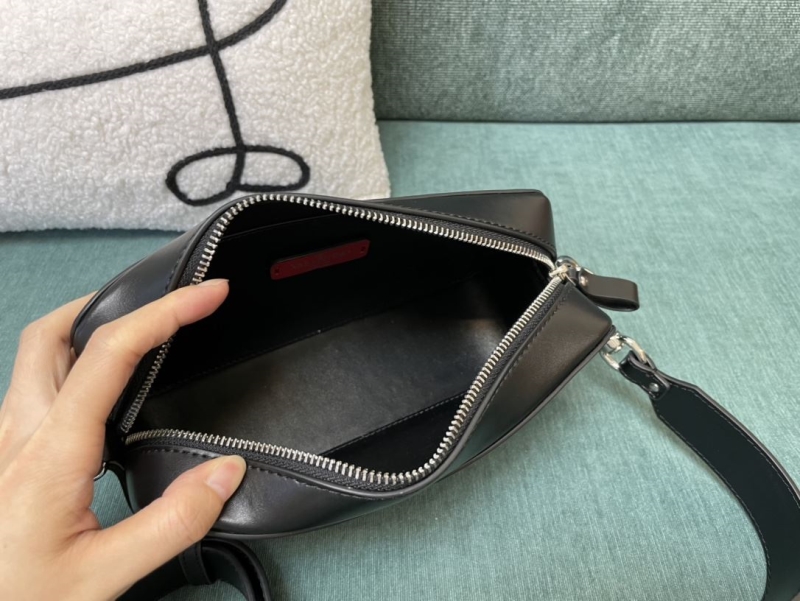 Va1e*ntin0 satchel bag